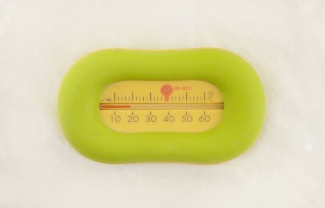 新生児の沐浴の温度計のイメージ画像
