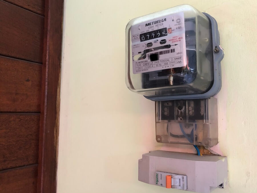 バリ島のコスの電気メーターの写真